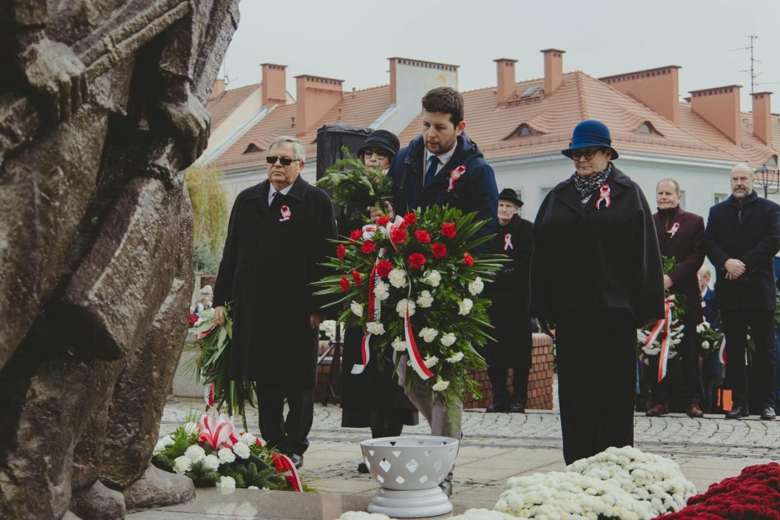 Zdjęcie w galerii na portalu naszwodzislaw.com: Miejskie obchody Święta Niepodległości w Wodzisławiu Śląskim [FOTO i WIDEO] wiadomości z regionu