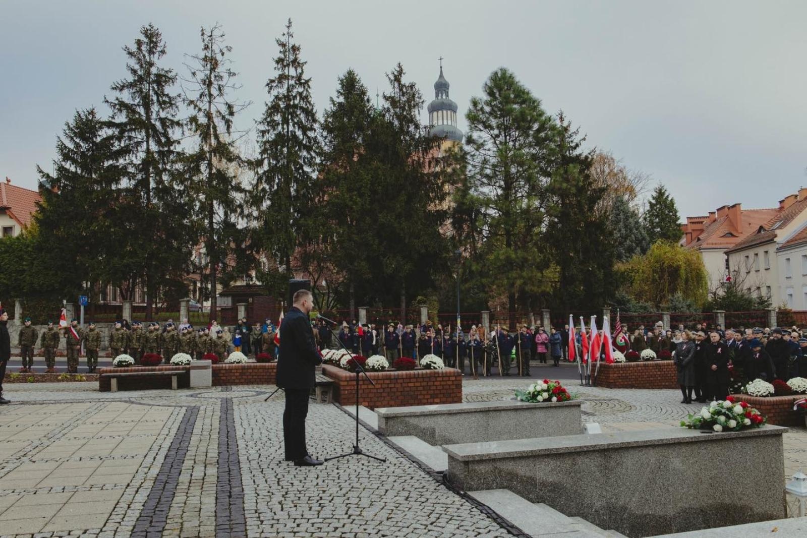 Zdjęcie w galerii na portalu naszwodzislaw.com: Miejskie obchody Święta Niepodległości w Wodzisławiu Śląskim [FOTO i WIDEO] wiadomości z regionu