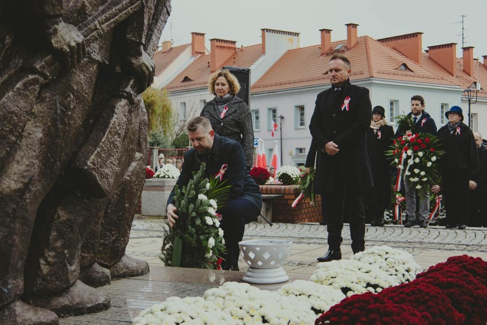 Zdjęcie w galerii na portalu naszwodzislaw.com: Miejskie obchody Święta Niepodległości w Wodzisławiu Śląskim [FOTO i WIDEO] wiadomości z regionu
