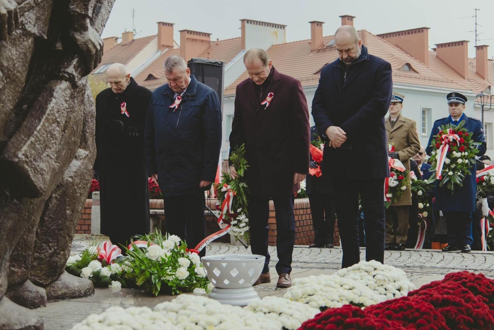 Zdjęcie w galerii na portalu naszwodzislaw.com: Miejskie obchody Święta Niepodległości w Wodzisławiu Śląskim [FOTO i WIDEO] wiadomości z regionu