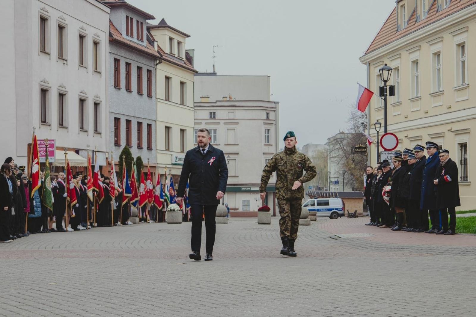 Zdjęcie w galerii na portalu naszwodzislaw.com: Miejskie obchody Święta Niepodległości w Wodzisławiu Śląskim [FOTO i WIDEO] wiadomości z regionu