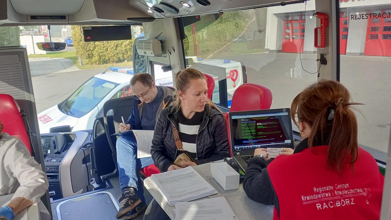 Zdjęcie w galerii na portalu naszwodzislaw.com: Strażacy dla Niepodległej. Akcja honorowego krwiodawstwa w Wodzisławiu Śląskim wiadomości z regionu