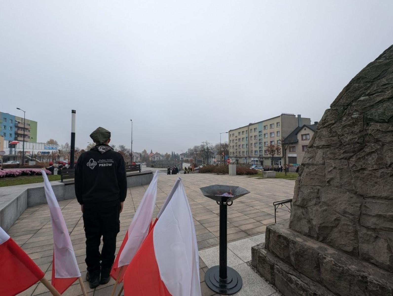 Zdjęcie w galerii na portalu naszwodzislaw.com: Pszów. Obchody Święta Niepodległości przy dźwiękach orkiestry KWK Anna [FOTO] wiadomości z regionu