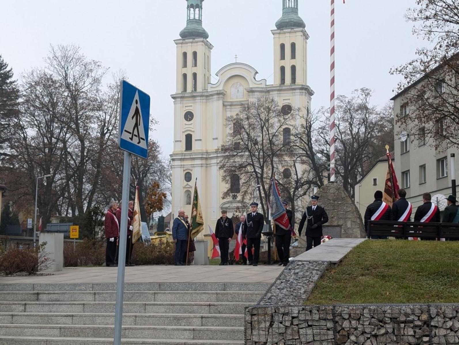 Zdjęcie w galerii na portalu naszwodzislaw.com: Pszów. Obchody Święta Niepodległości przy dźwiękach orkiestry KWK Anna [FOTO] wiadomości z regionu