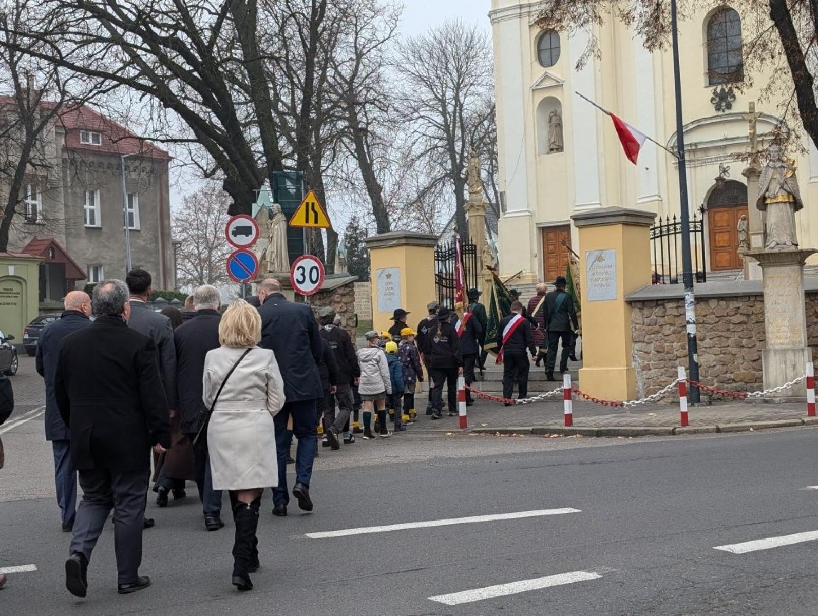 Zdjęcie w galerii na portalu naszwodzislaw.com: Pszów. Obchody Święta Niepodległości przy dźwiękach orkiestry KWK Anna [FOTO] wiadomości z regionu