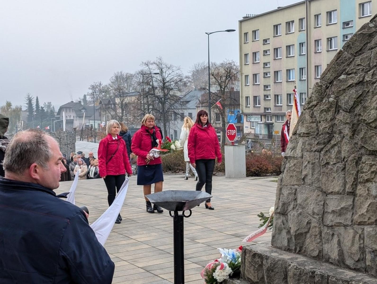Zdjęcie w galerii na portalu naszwodzislaw.com: Pszów. Obchody Święta Niepodległości przy dźwiękach orkiestry KWK Anna [FOTO] wiadomości z regionu