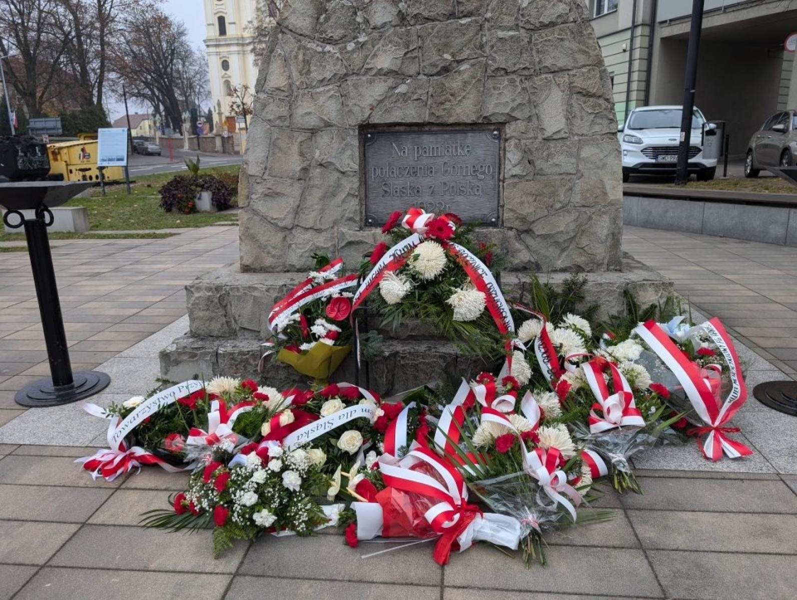 Zdjęcie w galerii na portalu naszwodzislaw.com: Pszów. Obchody Święta Niepodległości przy dźwiękach orkiestry KWK Anna [FOTO] wiadomości z regionu