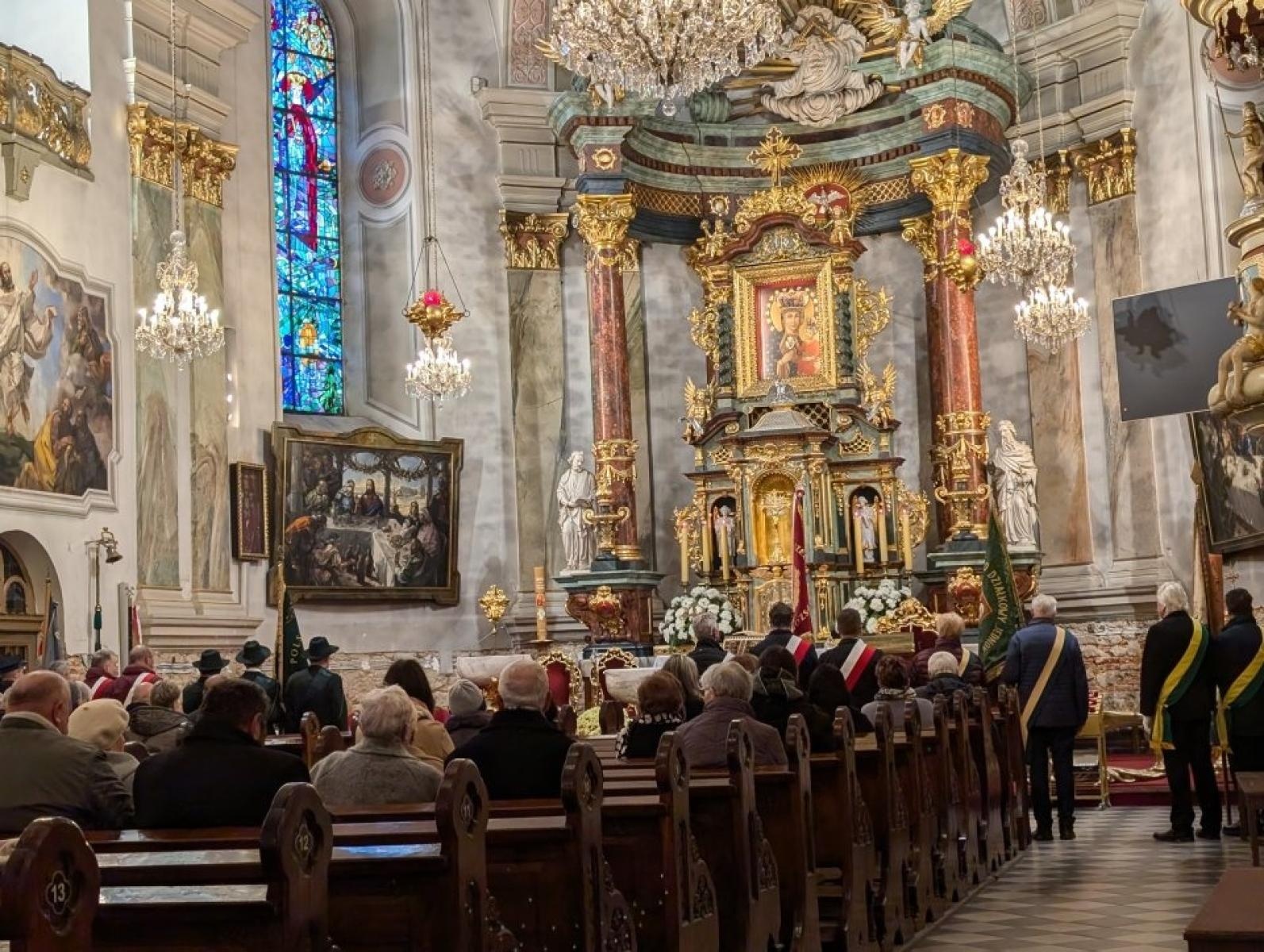 Zdjęcie w galerii na portalu naszwodzislaw.com: Pszów. Obchody Święta Niepodległości przy dźwiękach orkiestry KWK Anna [FOTO] wiadomości z regionu