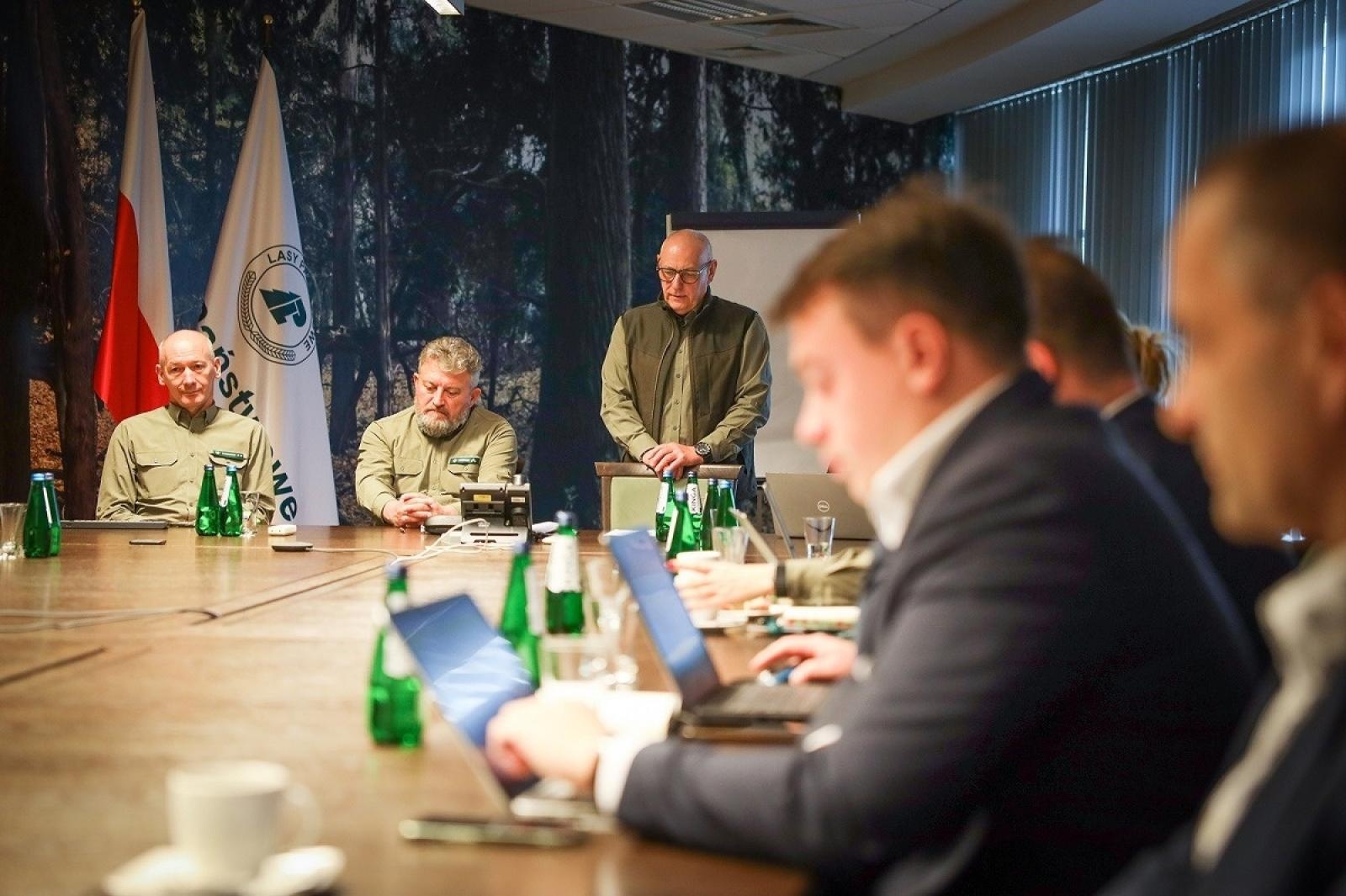 Zdjęcie w galerii na portalu naszwodzislaw.com: Lasy Państwowe transparentnie przed gminami i województwami wiadomości z regionu