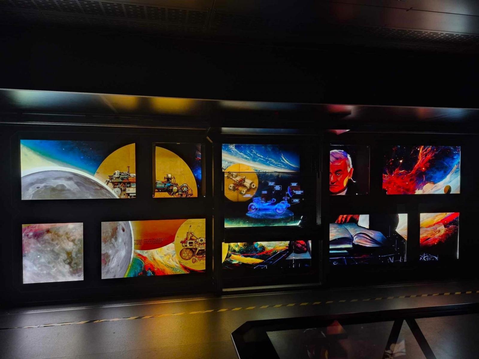 Zdjęcie w galerii na portalu naszwodzislaw.com: Ciężarówka z multimedialną wystawą zaparkowała na wodzisławskim rynku wiadomości z regionu