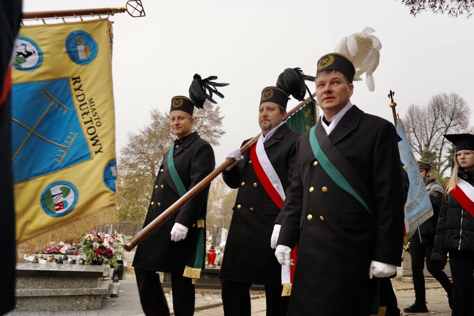 Zdjęcie w galerii na portalu naszwodzislaw.com: Dzień zadumy i pamięci. Obchody Święta Niepodległości w Rydułtowach [FOTO] wiadomości z regionu