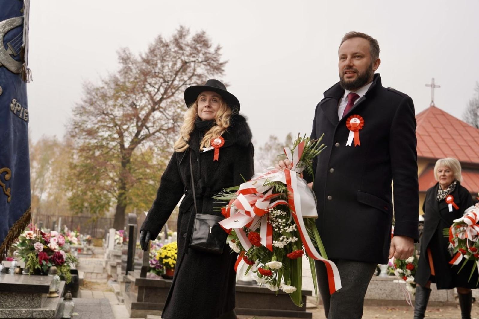 Zdjęcie w galerii na portalu naszwodzislaw.com: Dzień zadumy i pamięci. Obchody Święta Niepodległości w Rydułtowach [FOTO] wiadomości z regionu