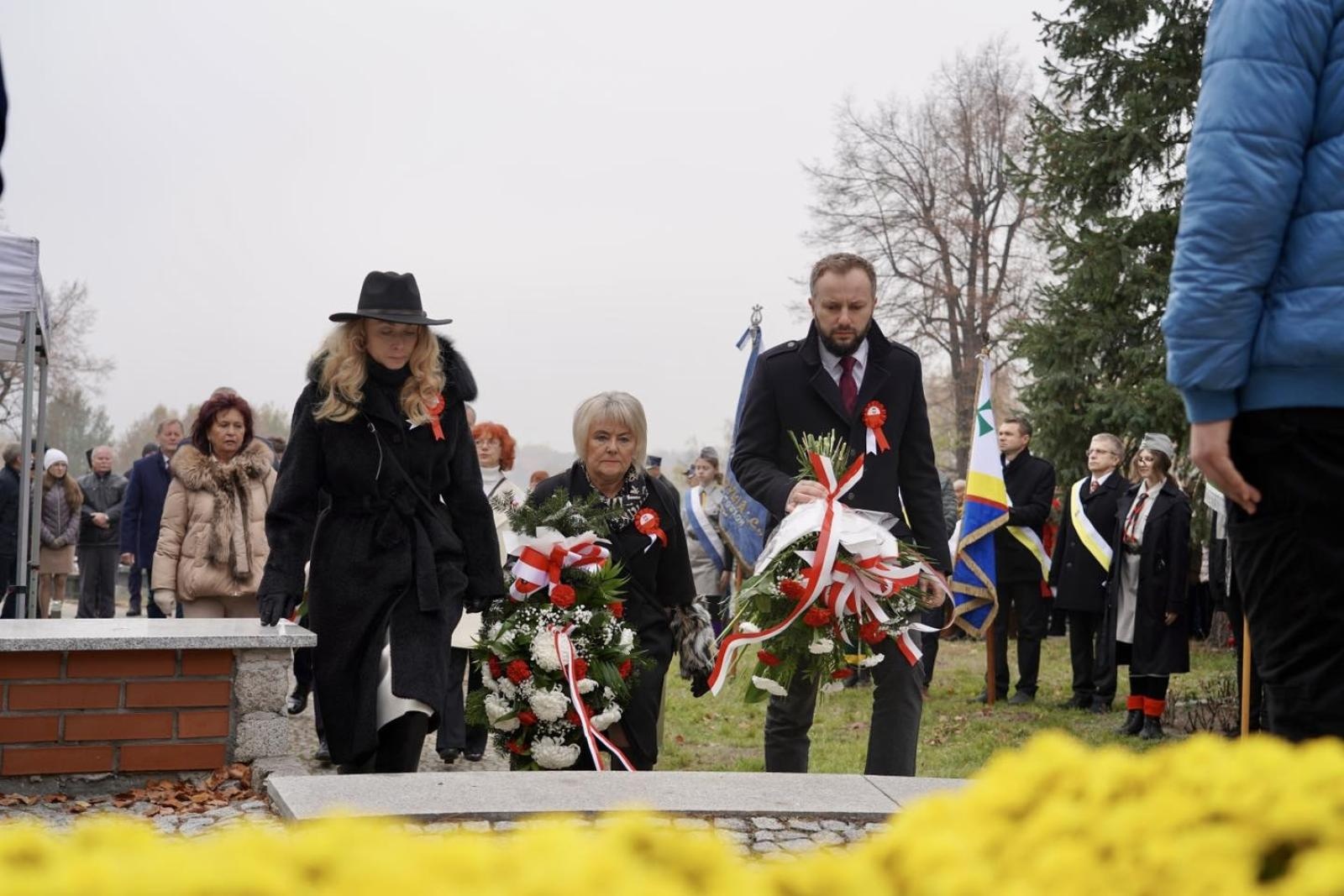 Zdjęcie w galerii na portalu naszwodzislaw.com: Dzień zadumy i pamięci. Obchody Święta Niepodległości w Rydułtowach [FOTO] wiadomości z regionu