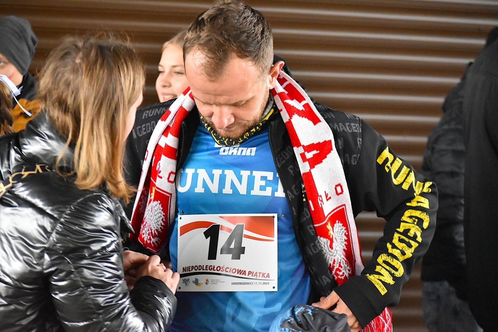 Zdjęcie w galerii na portalu naszwodzislaw.com: Niepodległościowa Piątka w biało-czerwonych barwach w Krostoszowicach [FOTO] wiadomości z regionu