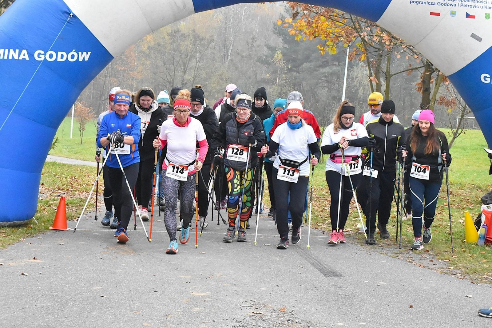 Zdjęcie w galerii na portalu naszwodzislaw.com: Niepodległościowa Piątka w biało-czerwonych barwach w Krostoszowicach [FOTO] wiadomości z regionu