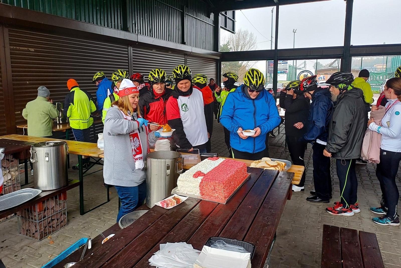 Zdjęcie w galerii na portalu naszwodzislaw.com: Niepodległościowa Piątka w biało-czerwonych barwach w Krostoszowicach [FOTO] wiadomości z regionu