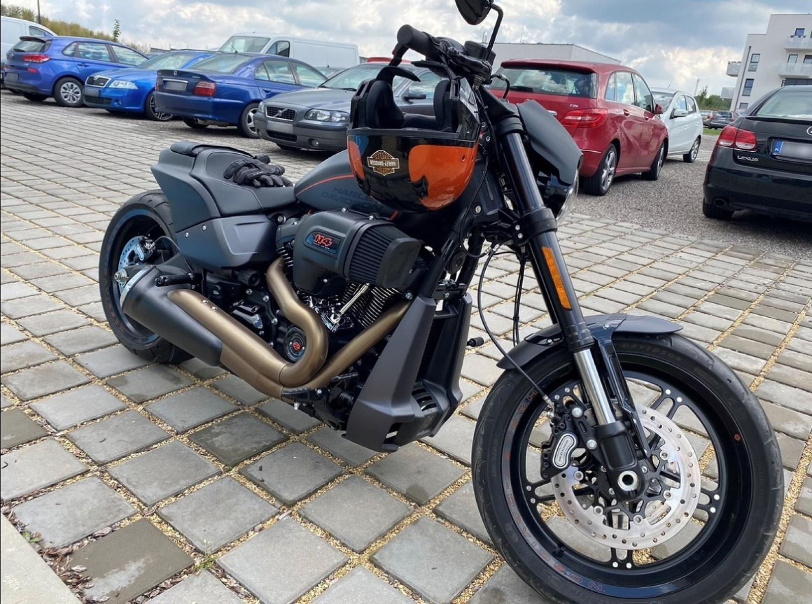 Zdjęcie w galerii na portalu naszwodzislaw.com: Wysyp okazji w Urzędzie Skarbowym w Będzinie. Porsche, Harley, quad i nieruchomość wiadomości z regionu