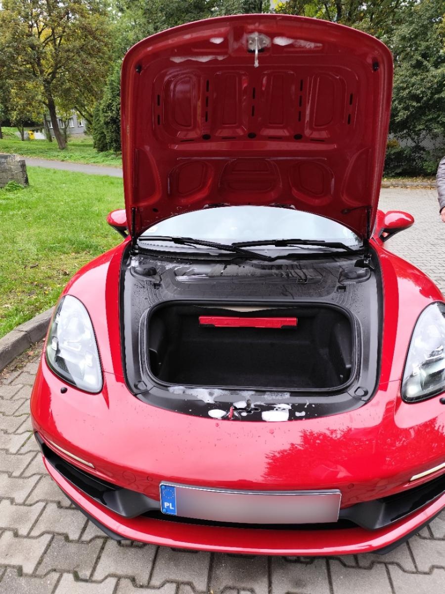 Zdjęcie w galerii na portalu naszwodzislaw.com: Wysyp okazji w Urzędzie Skarbowym w Będzinie. Porsche, Harley, quad i nieruchomość wiadomości z regionu