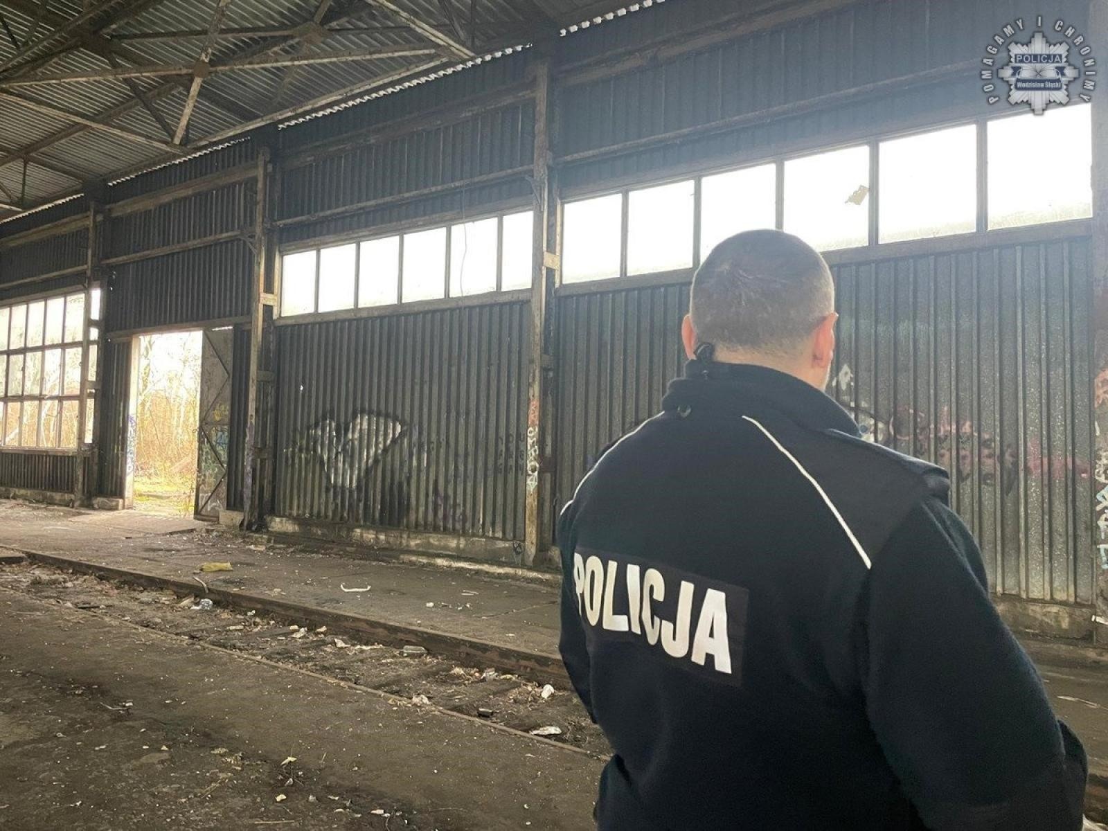 Zdjęcie w galerii na portalu naszwodzislaw.com: Temperatury coraz niższe. Dzielnicowi sprawdzają pustostany wiadomości z regionu