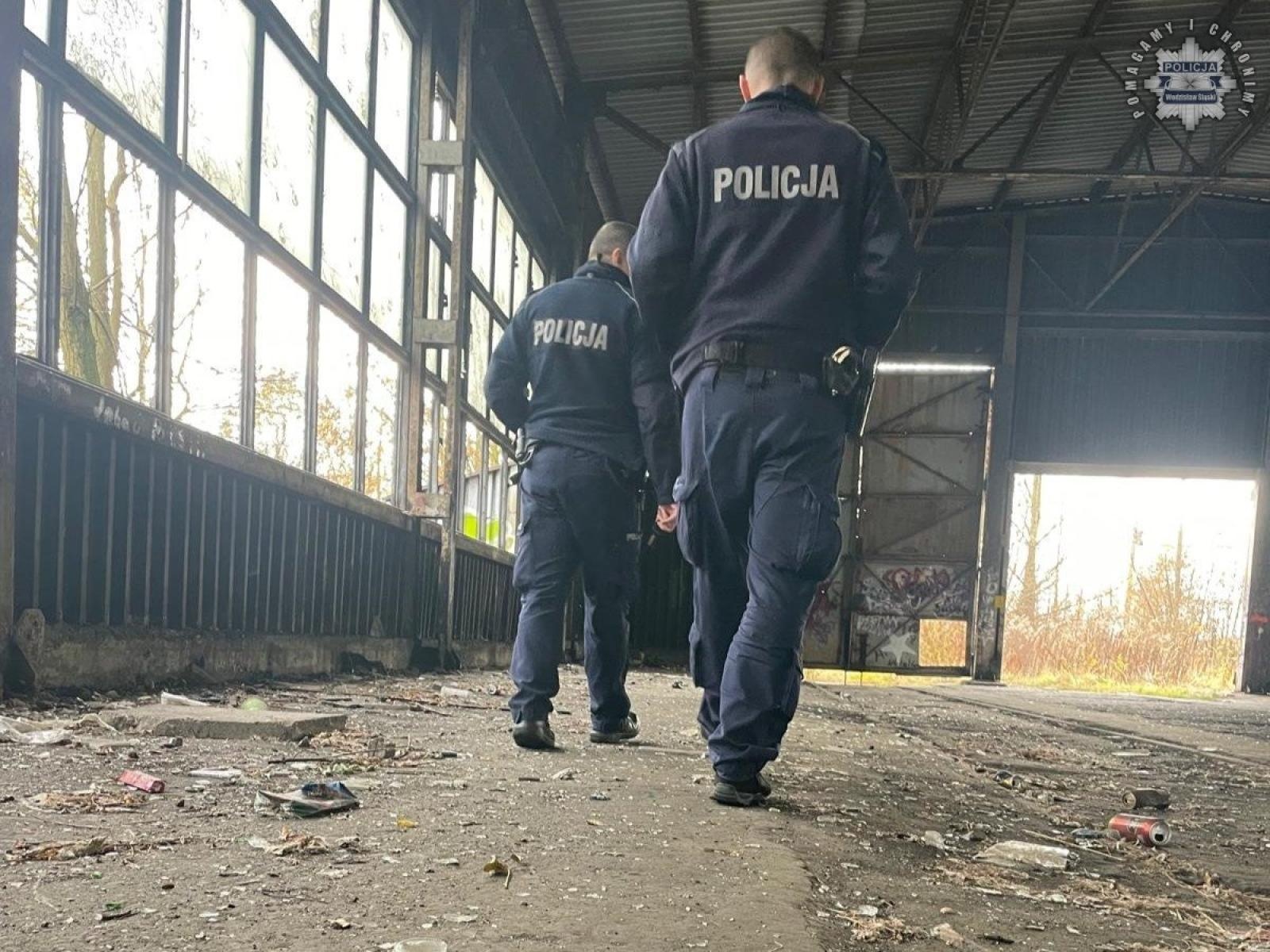 Zdjęcie w galerii na portalu naszwodzislaw.com: Temperatury coraz niższe. Dzielnicowi sprawdzają pustostany wiadomości z regionu