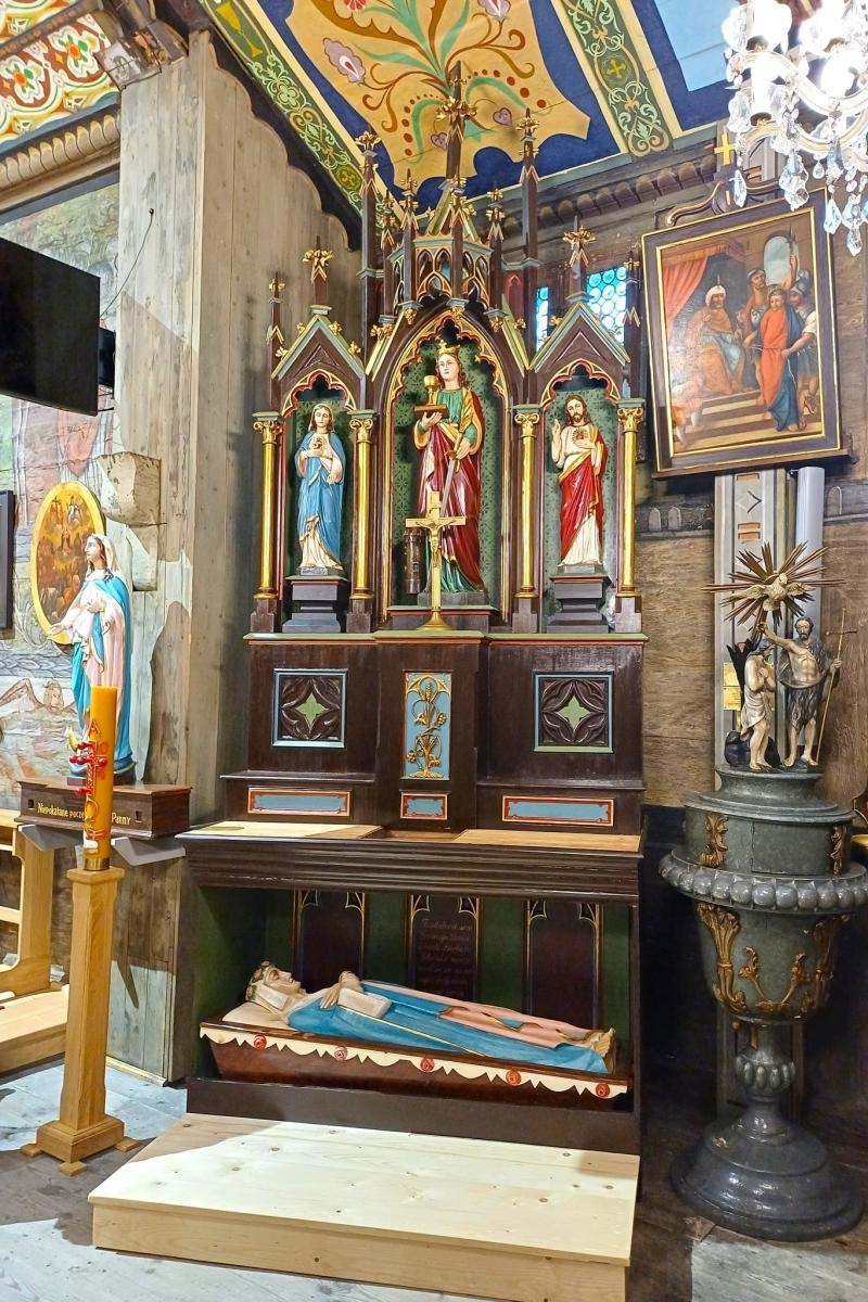 Zdjęcie w galerii na portalu naszwodzislaw.com: Elementy XV-wiecznego kościoła w Łaziskach odzyskały dawny blask wiadomości z regionu