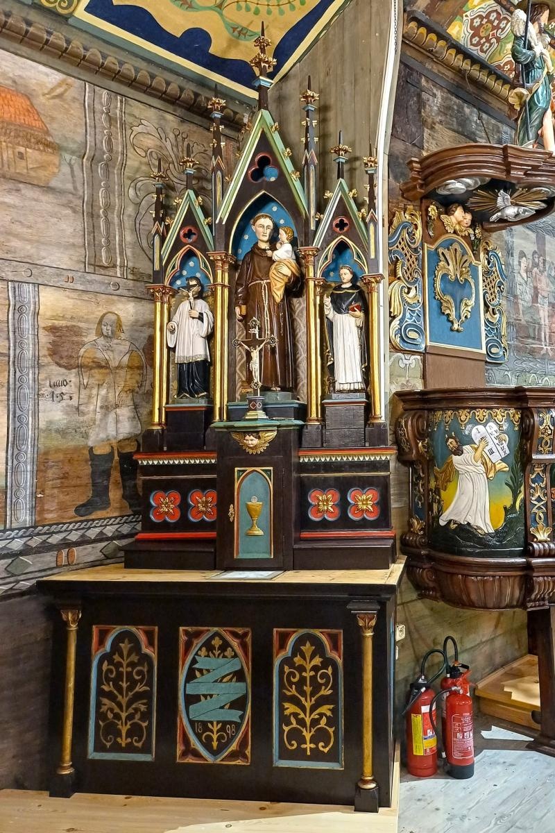 Zdjęcie w galerii na portalu naszwodzislaw.com: Elementy XV-wiecznego kościoła w Łaziskach odzyskały dawny blask wiadomości z regionu