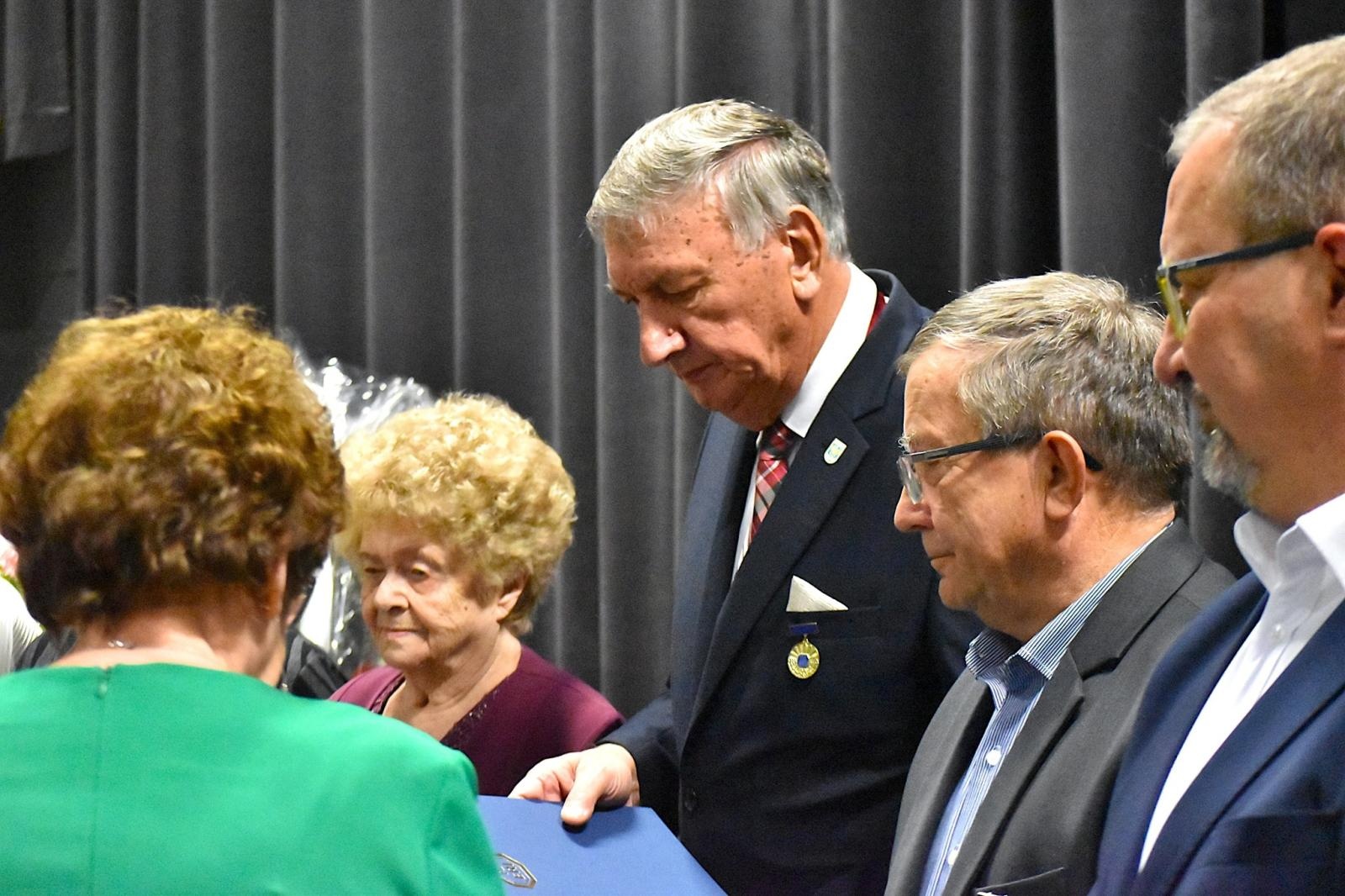 Zdjęcie w galerii na portalu naszwodzislaw.com: Koło emerytów, rencistów i inwalidów z Gołkowic świętowało jubileusz 60-lecia wiadomości z regionu