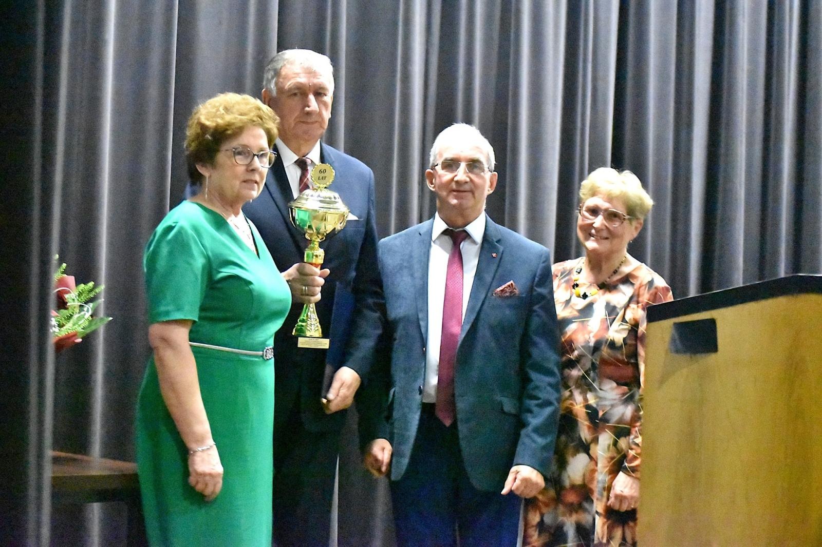 Zdjęcie w galerii na portalu naszwodzislaw.com: Koło emerytów, rencistów i inwalidów z Gołkowic świętowało jubileusz 60-lecia wiadomości z regionu