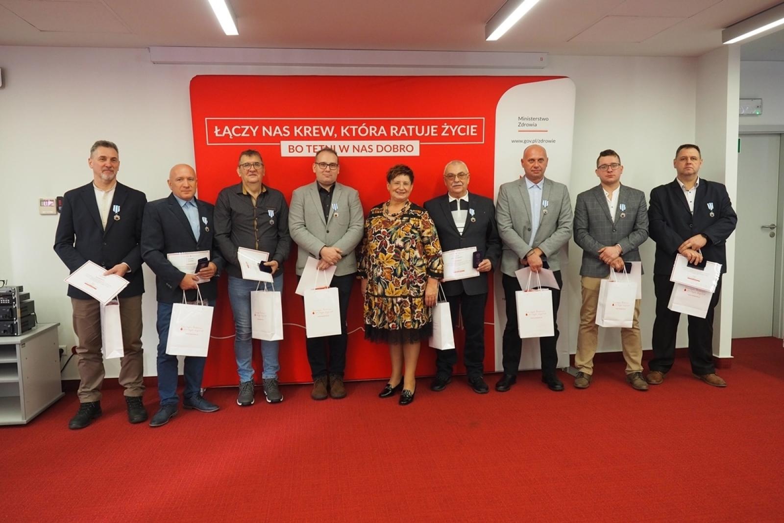 Zdjęcie w galerii na portalu naszwodzislaw.com: Odznaczenia Ministra Zdrowia dla Krwiodawców z raciborskiego Centrum Krwiodawstwa wiadomości z regionu