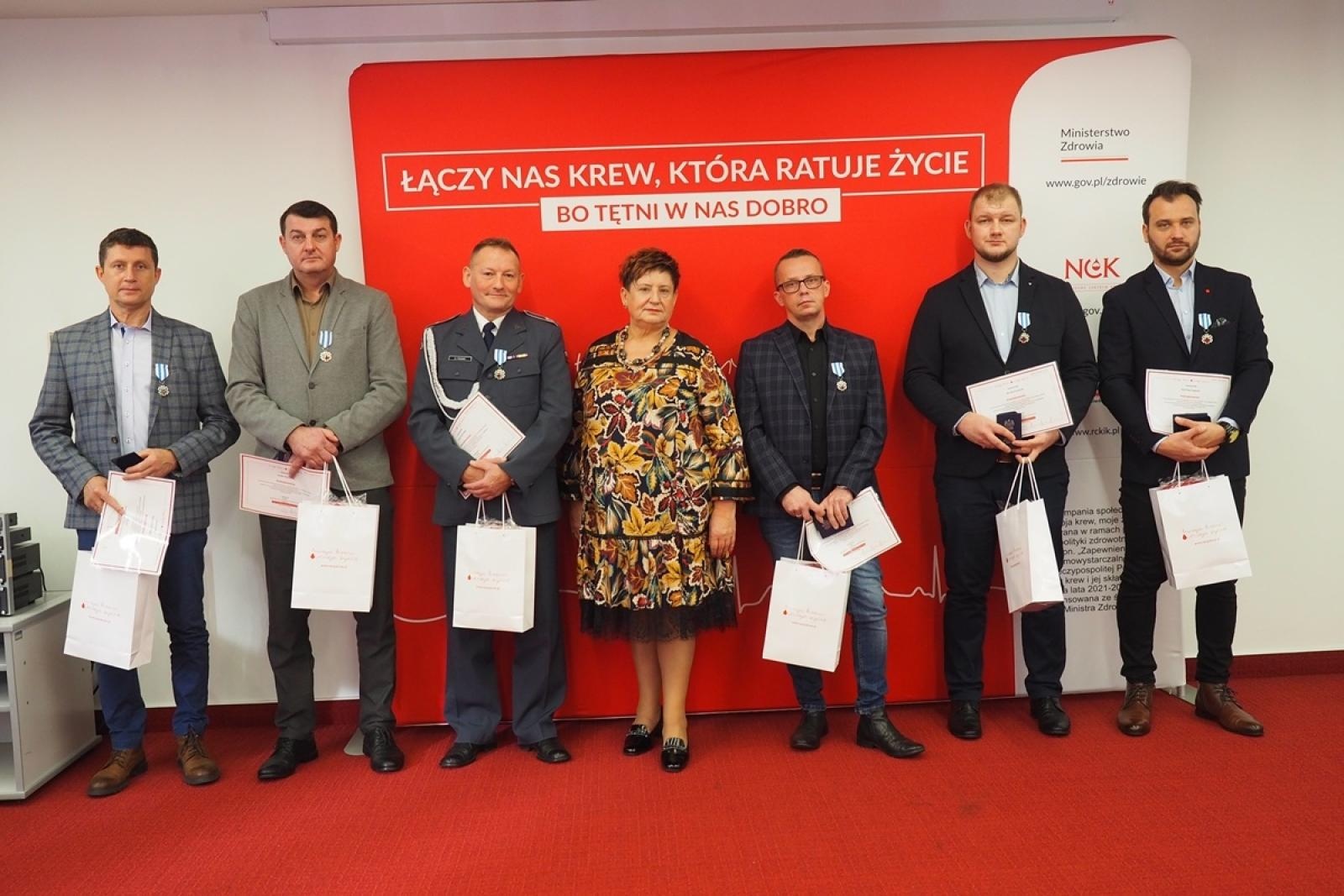 Zdjęcie w galerii na portalu naszwodzislaw.com: Odznaczenia Ministra Zdrowia dla Krwiodawców z raciborskiego Centrum Krwiodawstwa wiadomości z regionu