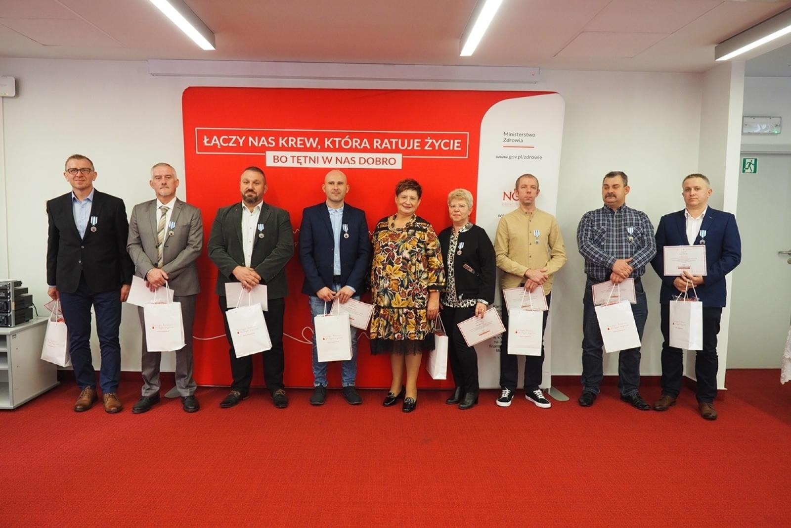 Zdjęcie w galerii na portalu naszwodzislaw.com: Odznaczenia Ministra Zdrowia dla Krwiodawców z raciborskiego Centrum Krwiodawstwa wiadomości z regionu