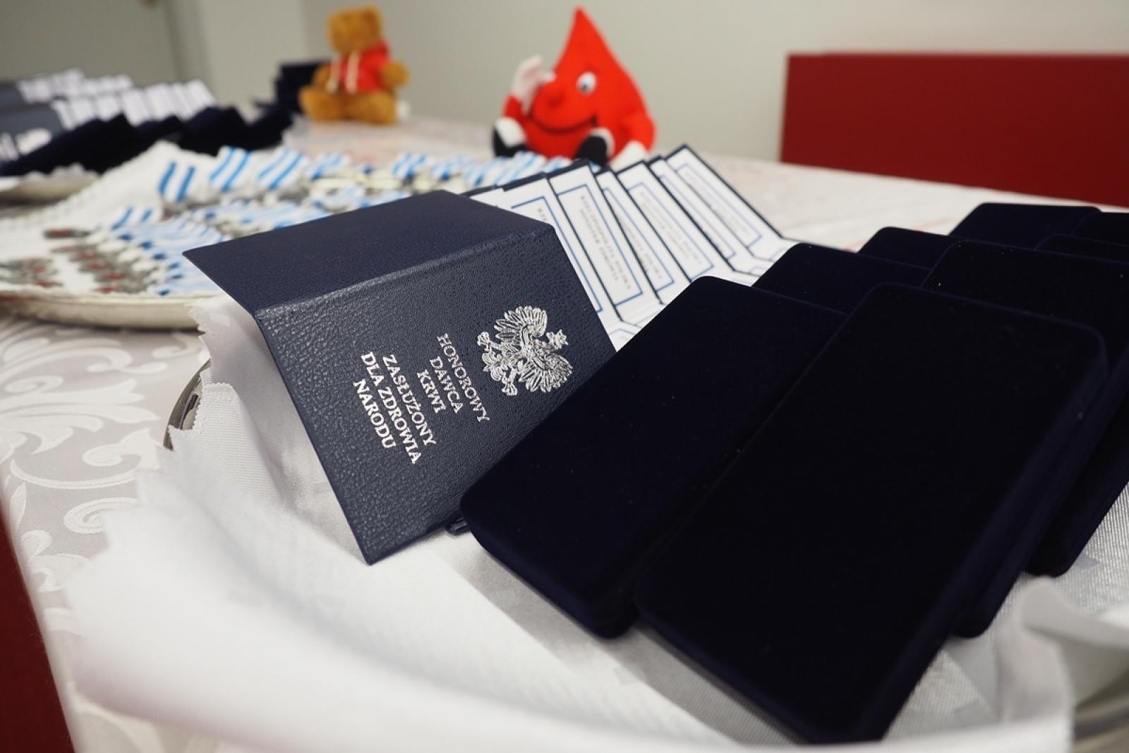 Zdjęcie w galerii na portalu naszwodzislaw.com: Odznaczenia Ministra Zdrowia dla Krwiodawców z raciborskiego Centrum Krwiodawstwa wiadomości z regionu