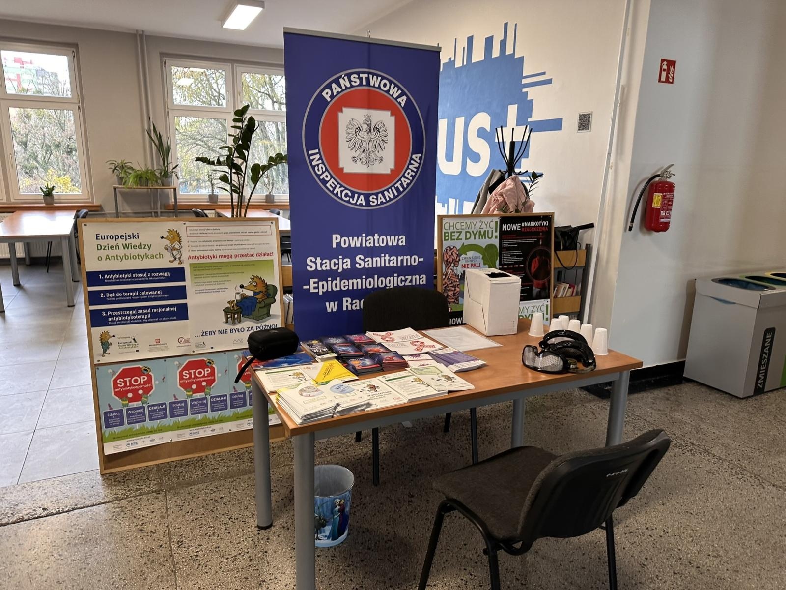 Zdjęcie w galerii na portalu naszwodzislaw.com: Konferencja Go Blue for AMR w Akademii Nauk Stosowanych w Raciborzu. Edukacja i świadomość w walce z antybiotykoopornością wiadomości z regionu