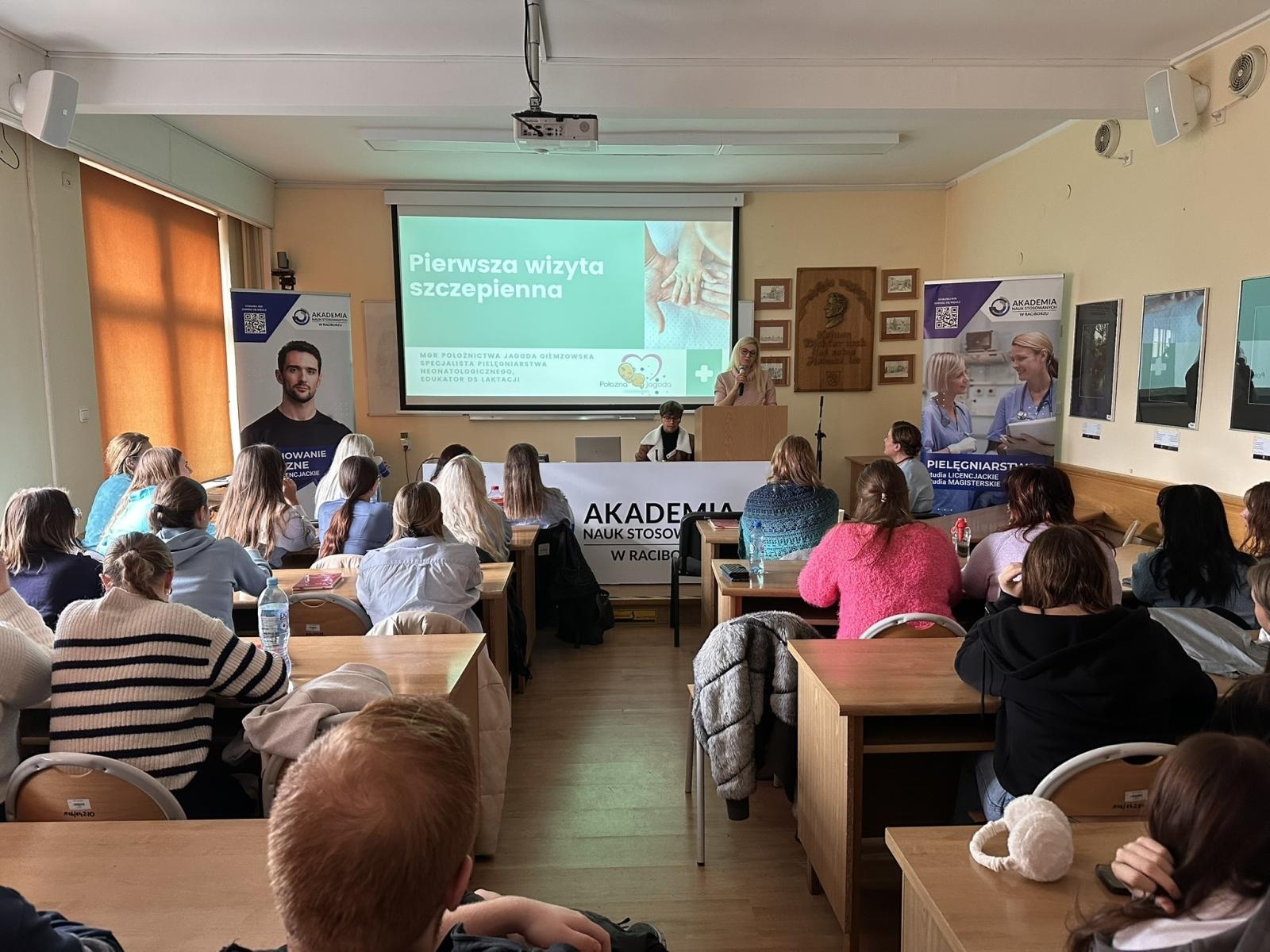 Zdjęcie w galerii na portalu naszwodzislaw.com: Konferencja Go Blue for AMR w Akademii Nauk Stosowanych w Raciborzu. Edukacja i świadomość w walce z antybiotykoopornością wiadomości z regionu