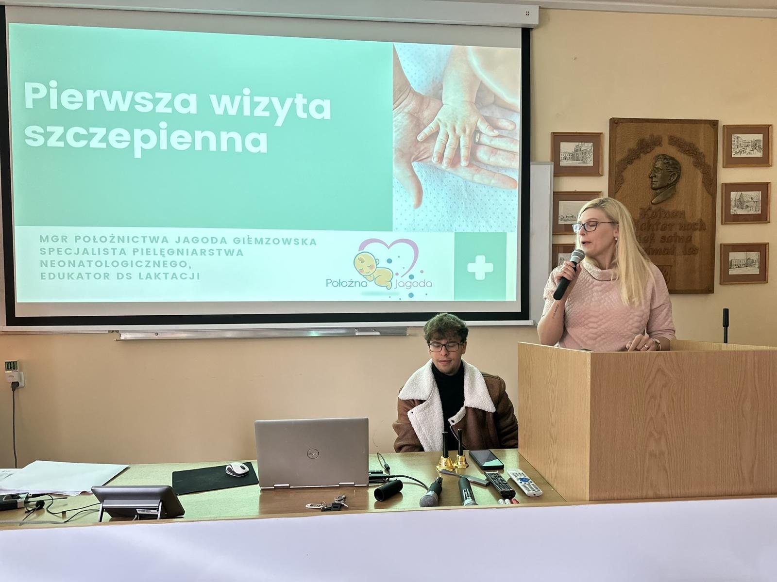 Zdjęcie w galerii na portalu naszwodzislaw.com: Konferencja Go Blue for AMR w Akademii Nauk Stosowanych w Raciborzu. Edukacja i świadomość w walce z antybiotykoopornością wiadomości z regionu