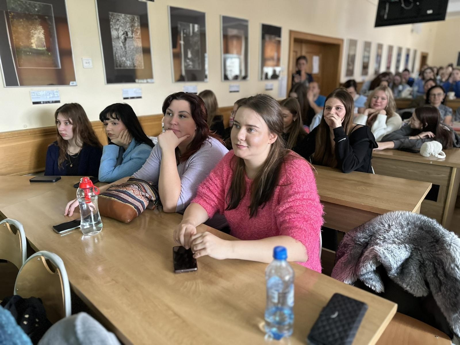 Zdjęcie w galerii na portalu naszwodzislaw.com: Konferencja Go Blue for AMR w Akademii Nauk Stosowanych w Raciborzu. Edukacja i świadomość w walce z antybiotykoopornością wiadomości z regionu