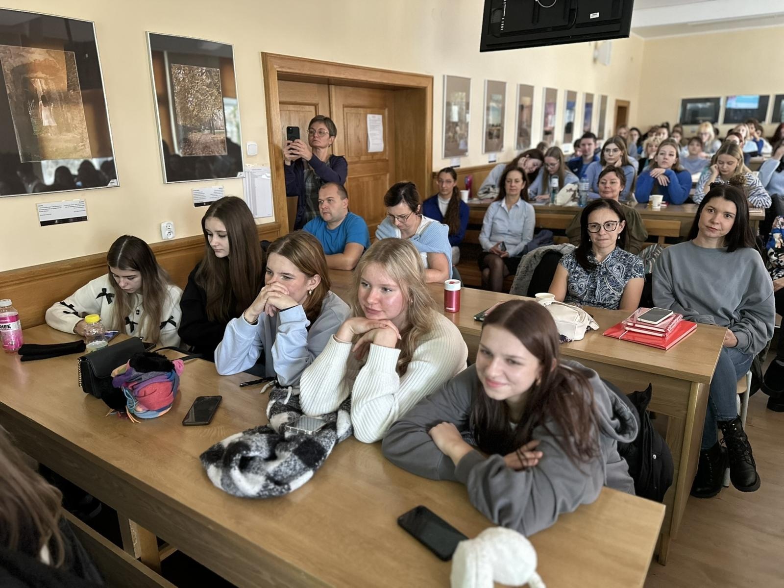 Zdjęcie w galerii na portalu naszwodzislaw.com: Konferencja Go Blue for AMR w Akademii Nauk Stosowanych w Raciborzu. Edukacja i świadomość w walce z antybiotykoopornością wiadomości z regionu