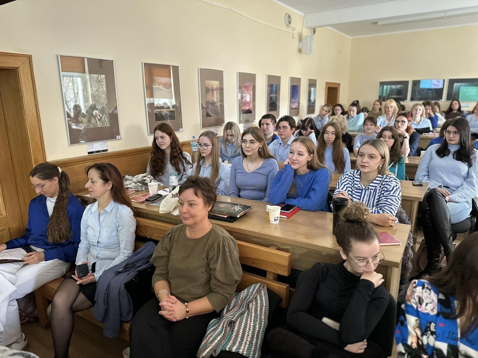 Zdjęcie w galerii na portalu naszwodzislaw.com: Konferencja Go Blue for AMR w Akademii Nauk Stosowanych w Raciborzu. Edukacja i świadomość w walce z antybiotykoopornością wiadomości z regionu