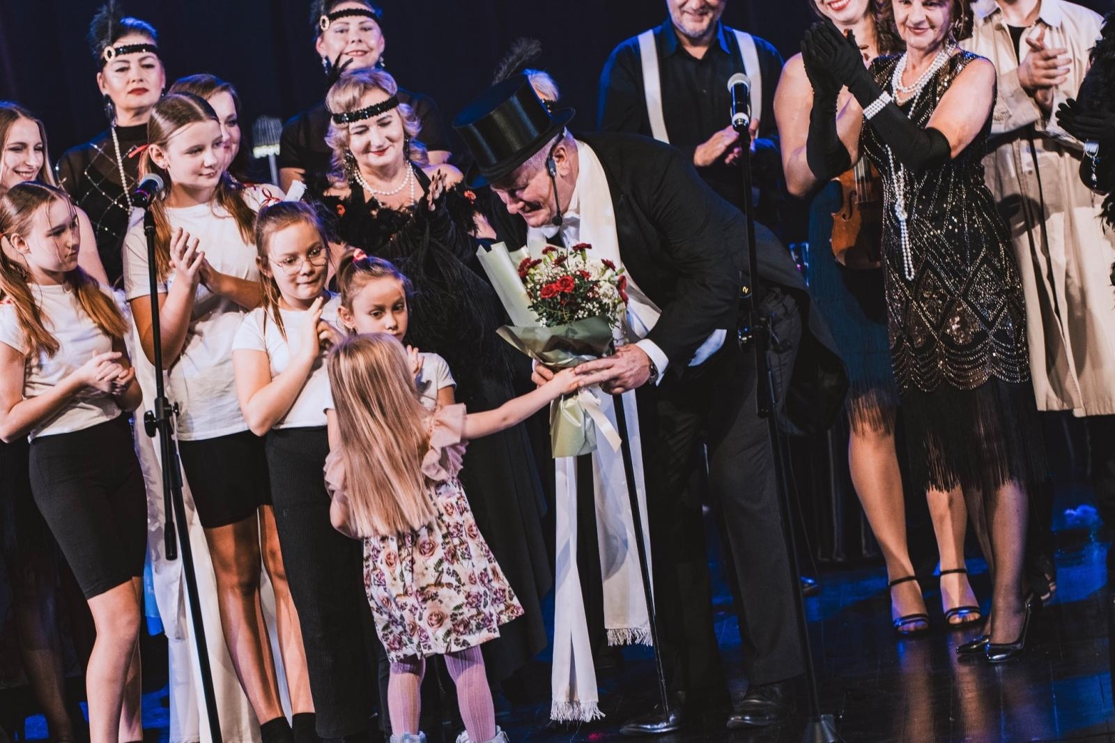 Zdjęcie w galerii na portalu naszwodzislaw.com: Jubileusz Kokoszyckiej Jesieni Artystycznej. X edycja za nami [FOTO] wiadomości z regionu