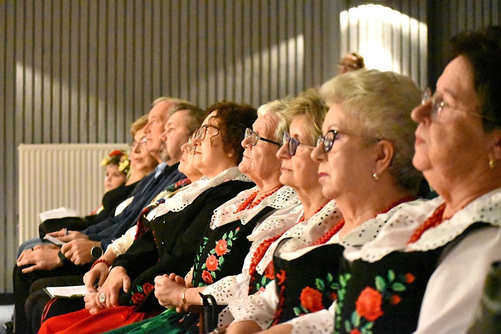 Zdjęcie w galerii na portalu naszwodzislaw.com: Uczniowie z Gminy Godów świetnie zaprezentowali śląską gwarę [FOTO] wiadomości z regionu