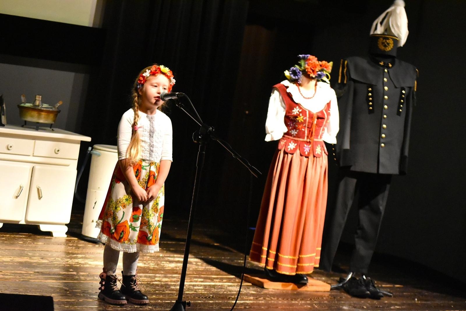 Zdjęcie w galerii na portalu naszwodzislaw.com: Uczniowie z Gminy Godów świetnie zaprezentowali śląską gwarę [FOTO] wiadomości z regionu