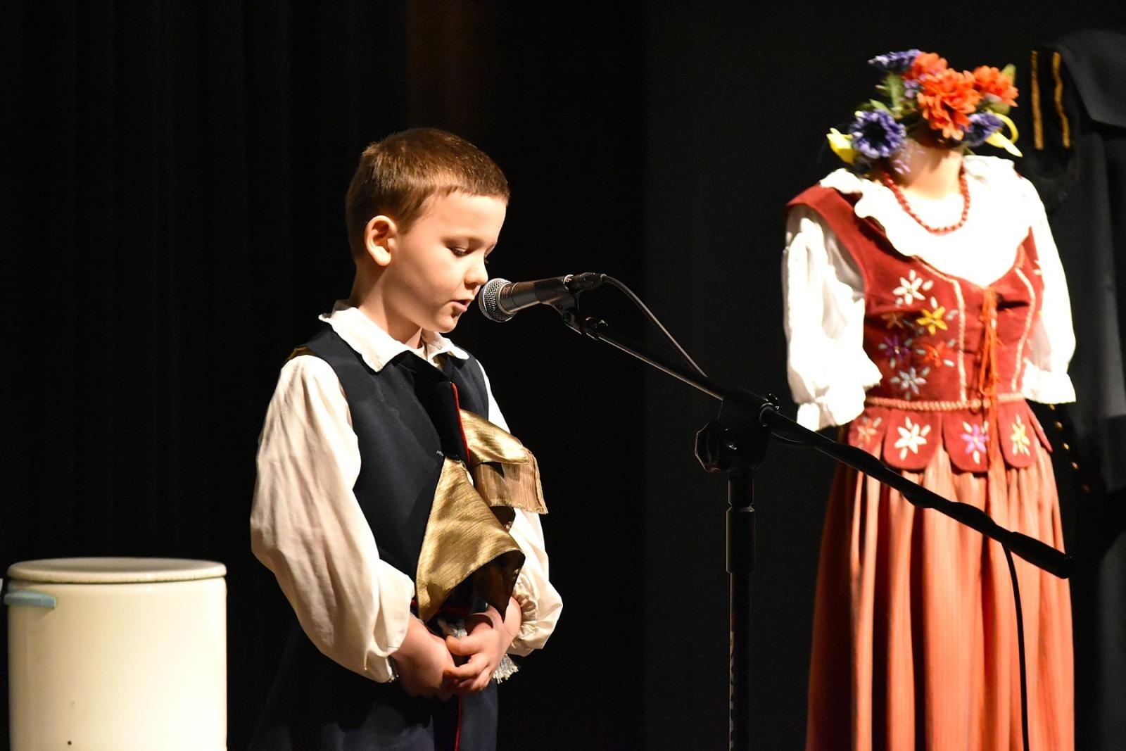 Zdjęcie w galerii na portalu naszwodzislaw.com: Uczniowie z Gminy Godów świetnie zaprezentowali śląską gwarę [FOTO] wiadomości z regionu