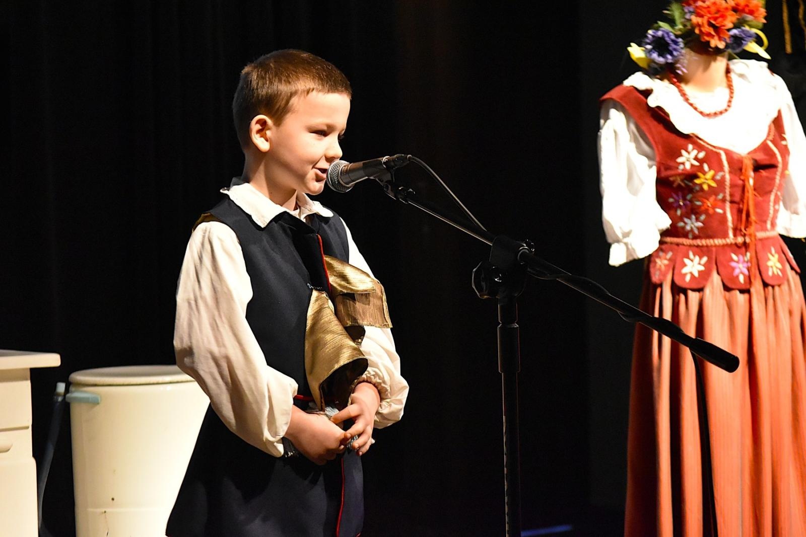 Zdjęcie w galerii na portalu naszwodzislaw.com: Uczniowie z Gminy Godów świetnie zaprezentowali śląską gwarę [FOTO] wiadomości z regionu