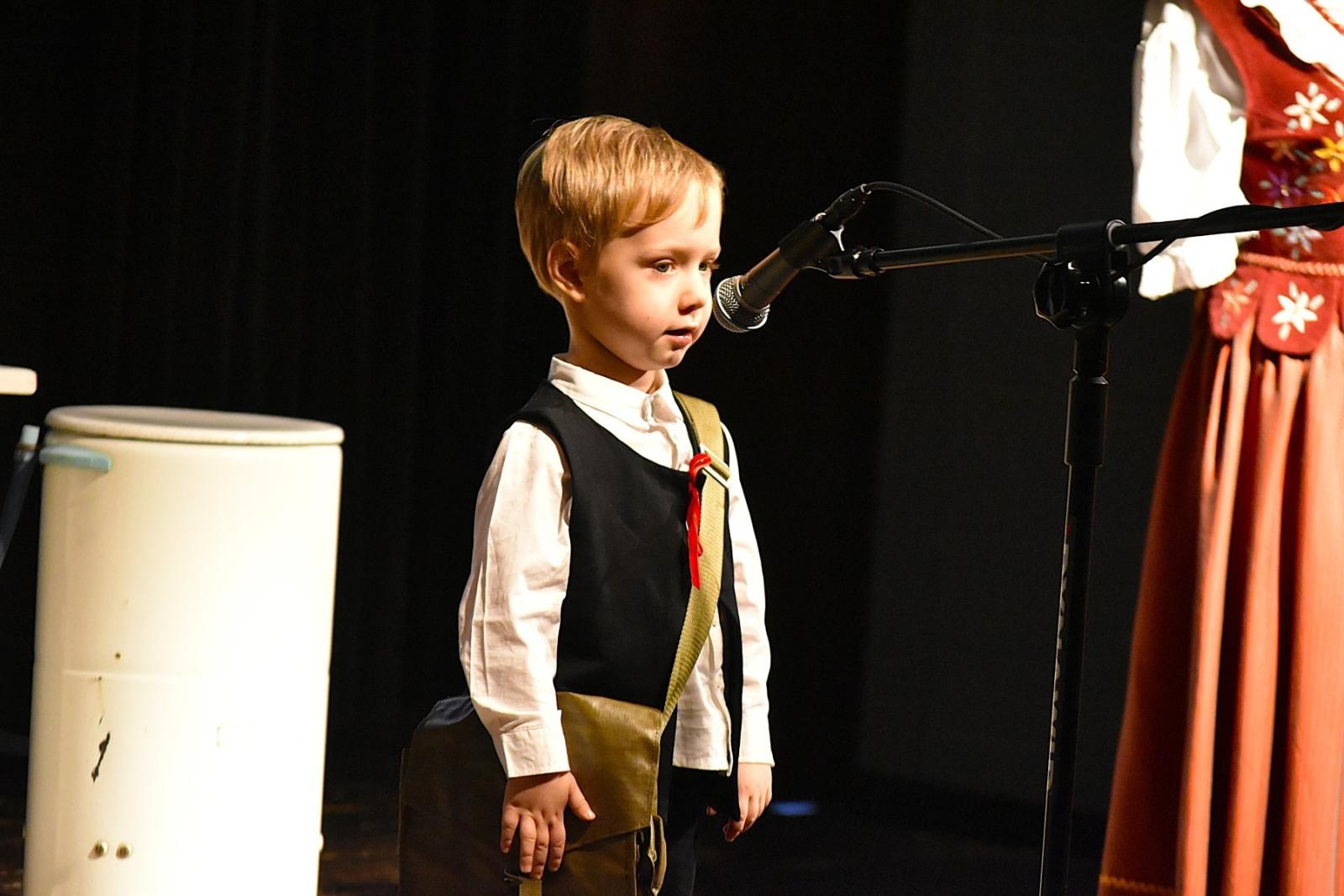Zdjęcie w galerii na portalu naszwodzislaw.com: Uczniowie z Gminy Godów świetnie zaprezentowali śląską gwarę [FOTO] wiadomości z regionu