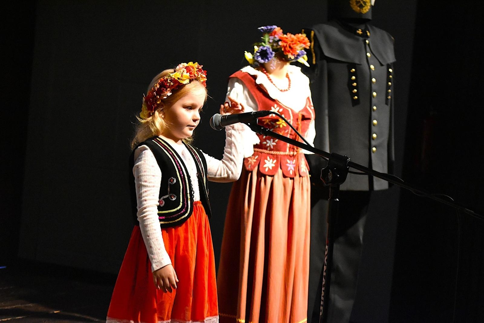 Zdjęcie w galerii na portalu naszwodzislaw.com: Uczniowie z Gminy Godów świetnie zaprezentowali śląską gwarę [FOTO] wiadomości z regionu