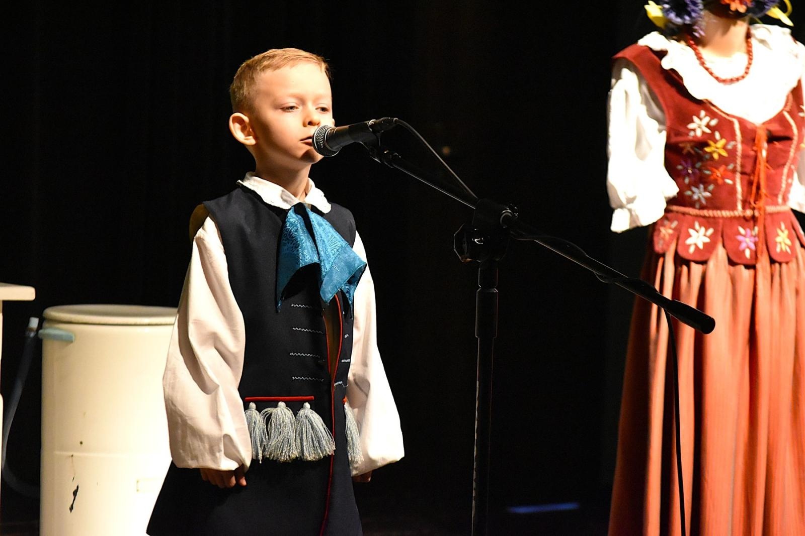Zdjęcie w galerii na portalu naszwodzislaw.com: Uczniowie z Gminy Godów świetnie zaprezentowali śląską gwarę [FOTO] wiadomości z regionu