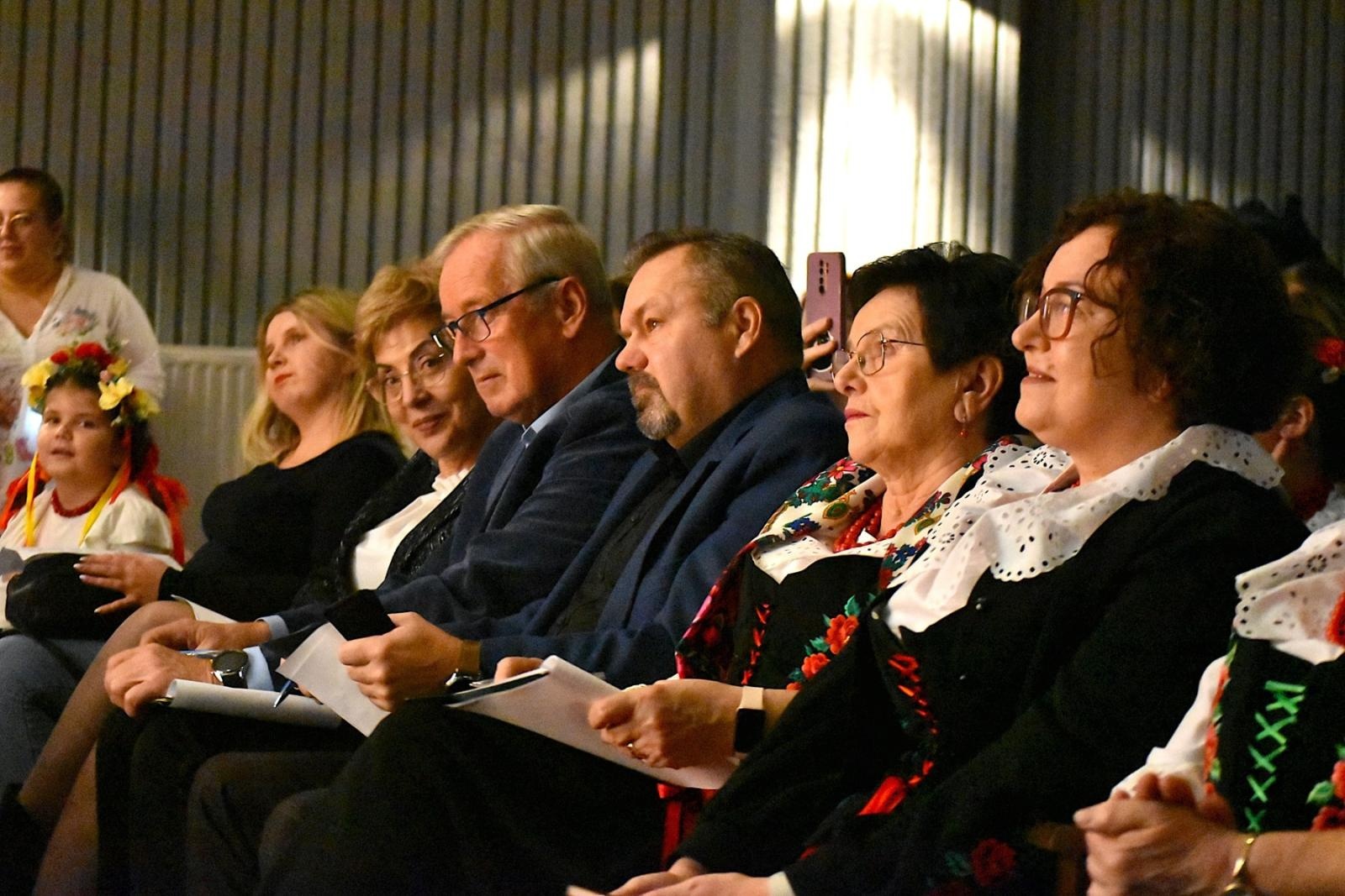 Zdjęcie w galerii na portalu naszwodzislaw.com: Uczniowie z Gminy Godów świetnie zaprezentowali śląską gwarę [FOTO] wiadomości z regionu