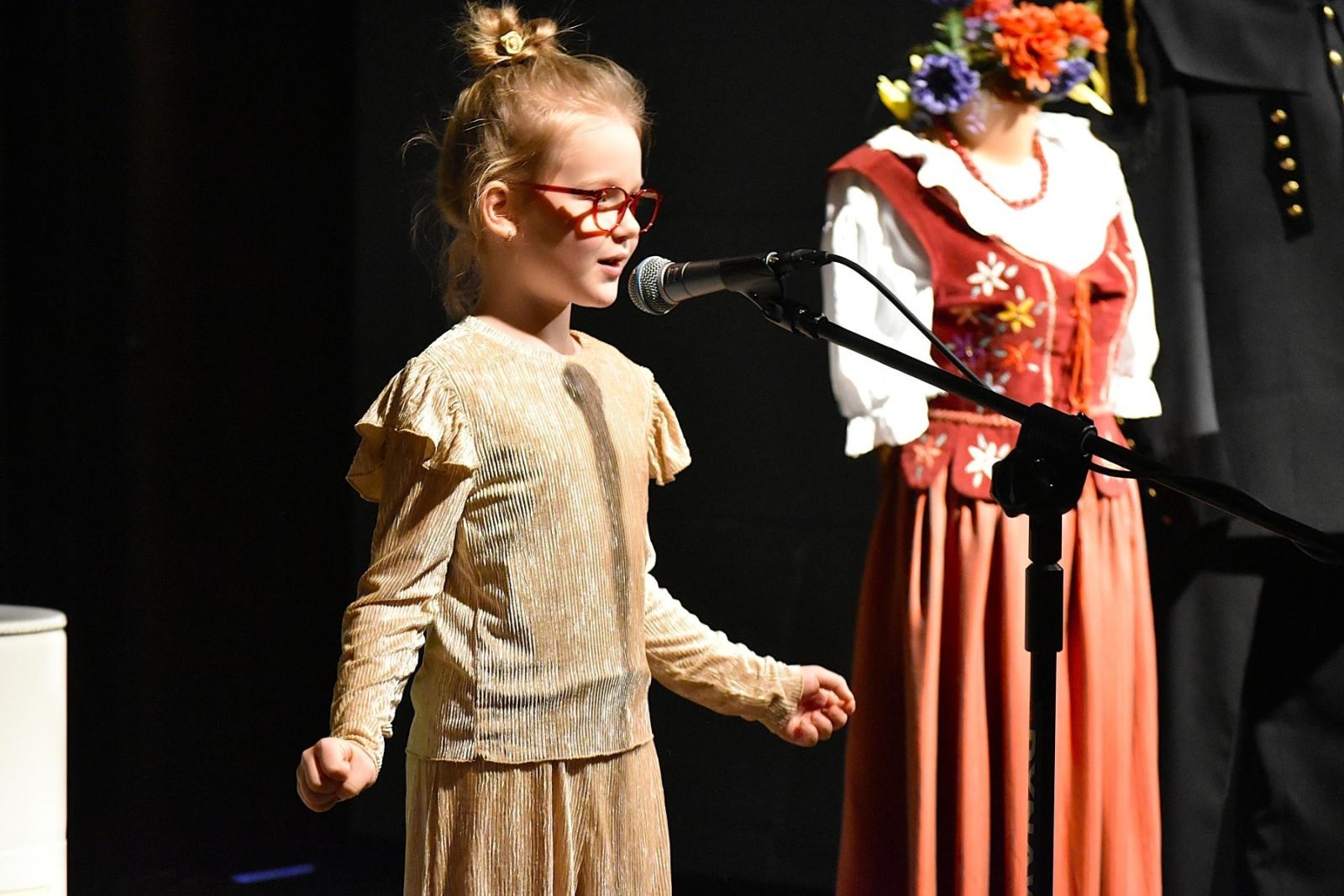 Zdjęcie w galerii na portalu naszwodzislaw.com: Uczniowie z Gminy Godów świetnie zaprezentowali śląską gwarę [FOTO] wiadomości z regionu