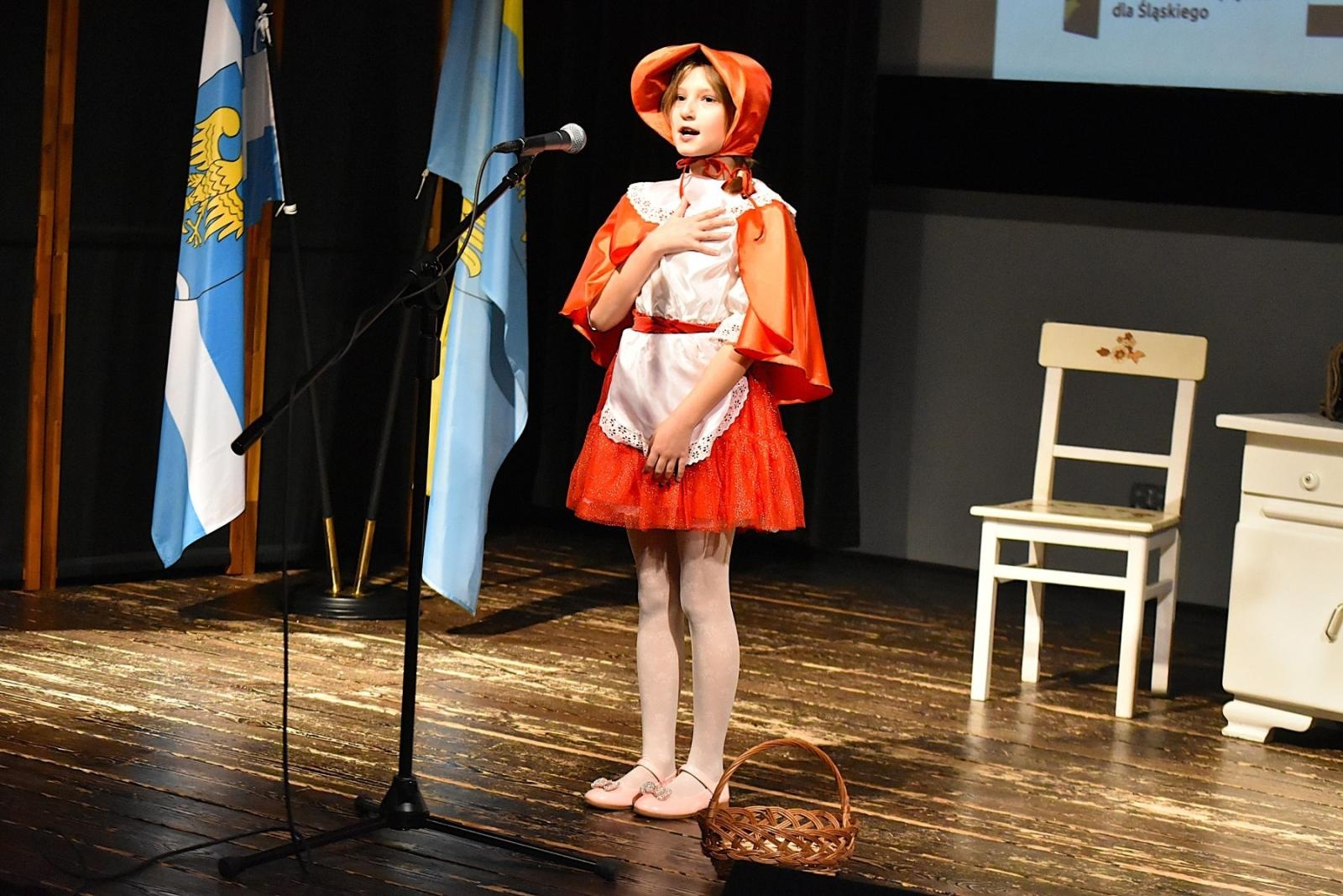 Zdjęcie w galerii na portalu naszwodzislaw.com: Uczniowie z Gminy Godów świetnie zaprezentowali śląską gwarę [FOTO] wiadomości z regionu