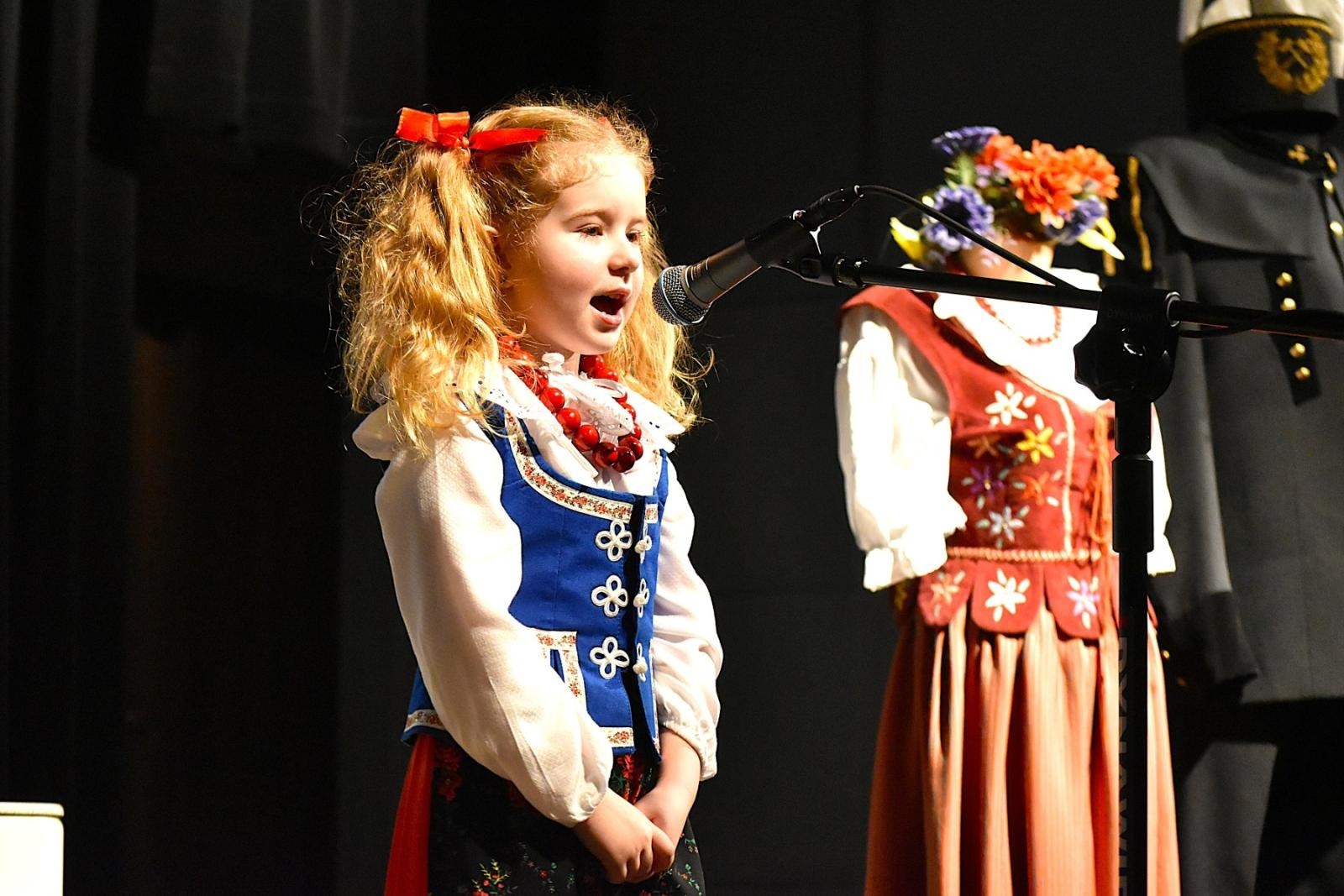 Zdjęcie w galerii na portalu naszwodzislaw.com: Uczniowie z Gminy Godów świetnie zaprezentowali śląską gwarę [FOTO] wiadomości z regionu